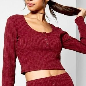 🩷WILD FABLE BURGUNDY LONG SLEEVE HENLEY CROP TOP SIZE LARGE TRENDING